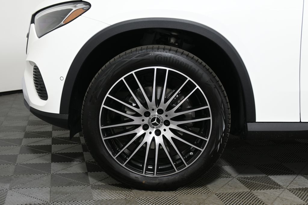 2025 Mercedes-Benz GLC 300 11