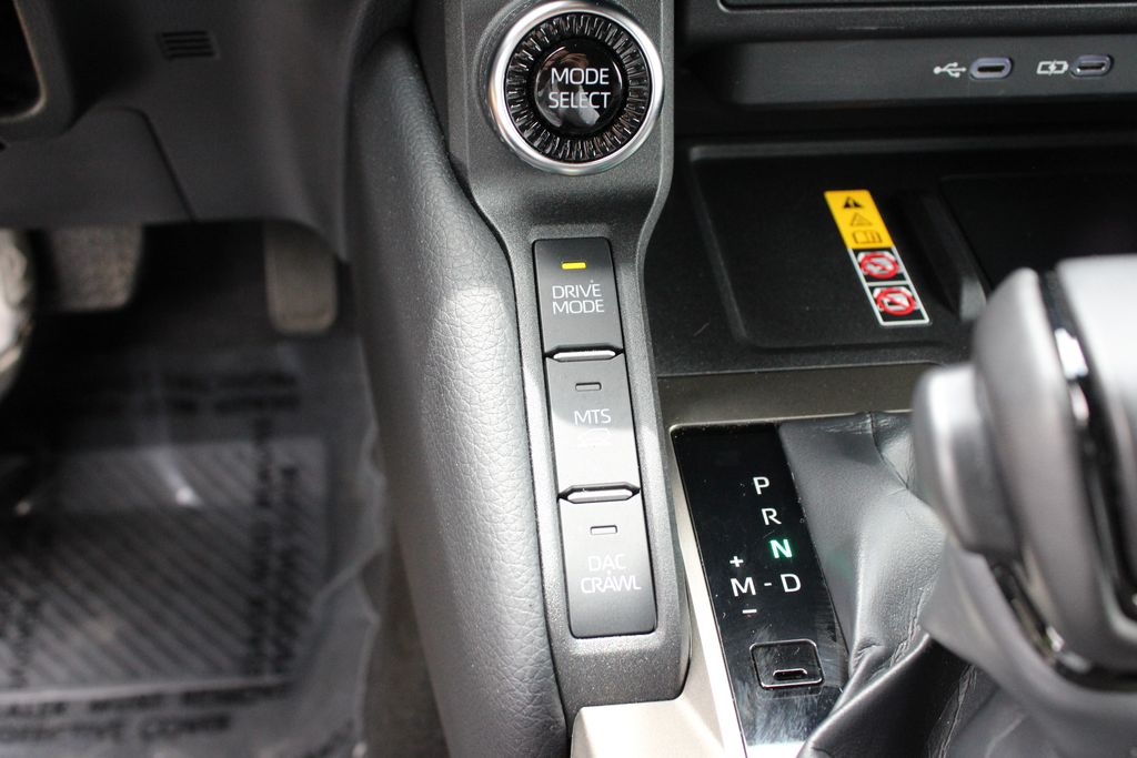 Used 2025  Toyota Base image 23