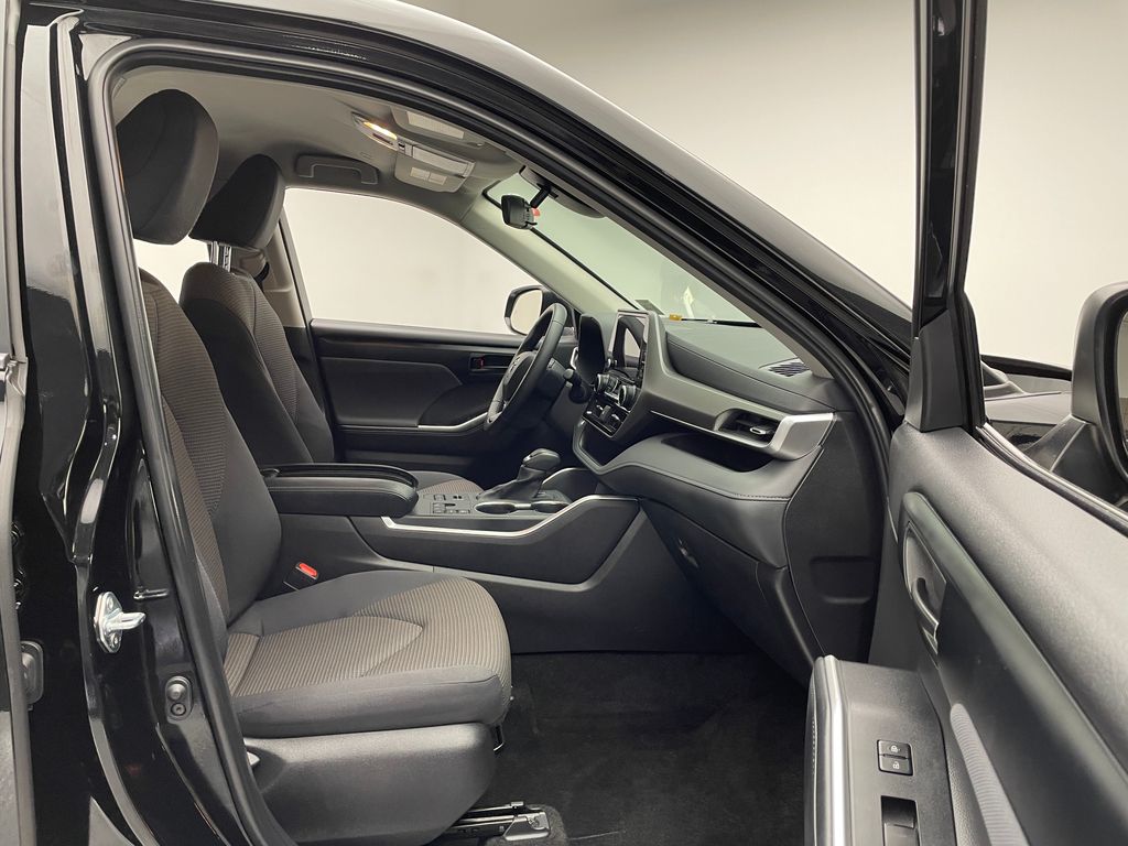 Thumbnail: 2025 Toyota Highlander - 17