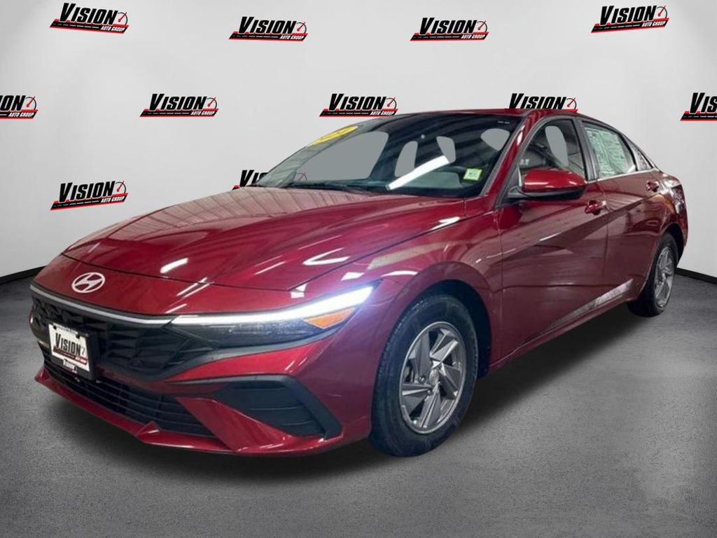 Ultimate Red 2024 Hyundai Elantra SE FWD Sedan Front-Wheel Drive Continuously Variable Transmission