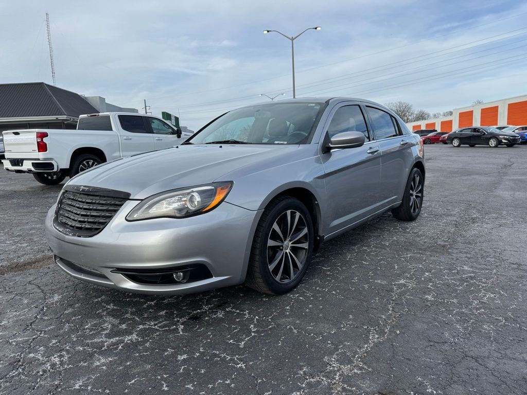 2013 Chrysler 200 Limited Sedan FWD