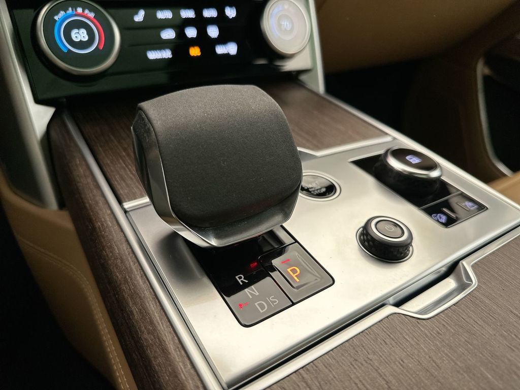 2023 Land Rover Range Rover SE 22