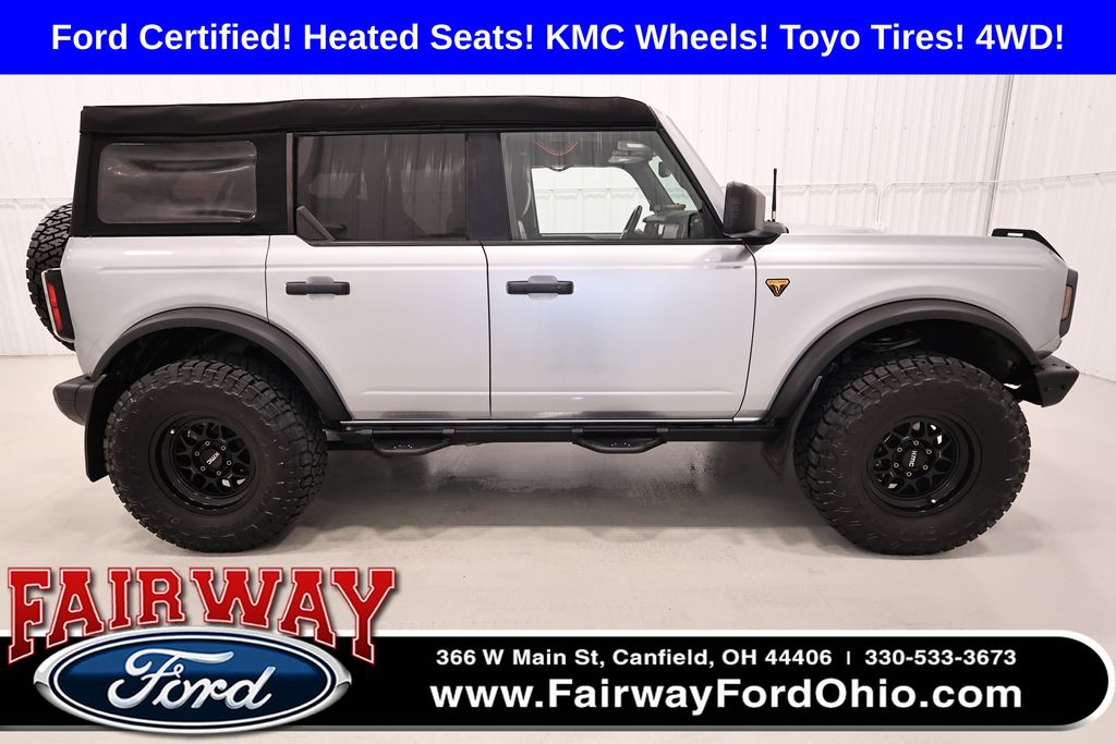 Iconic Silver Metallic 2024 Ford Bronco SUV / Crossover Four-Wheel Drive 7-Speed Manual