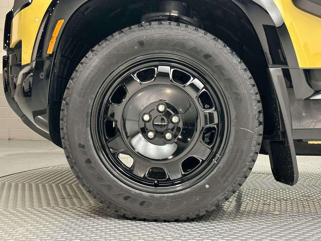 Thumbnail: 2026 Land Rover Defender - 5