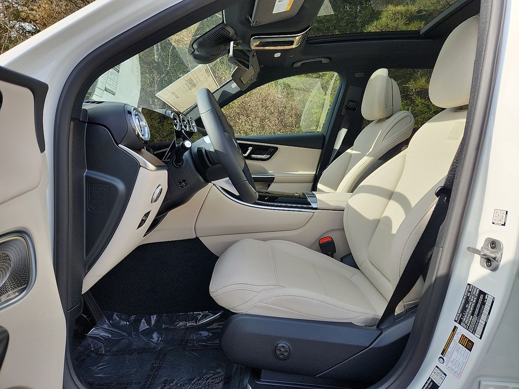 Thumbnail: 2026 Mercedes-Benz GLC - 9