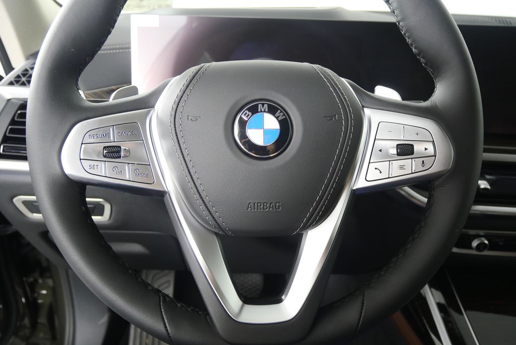 Thumbnail: 2026 BMW X7 - 23