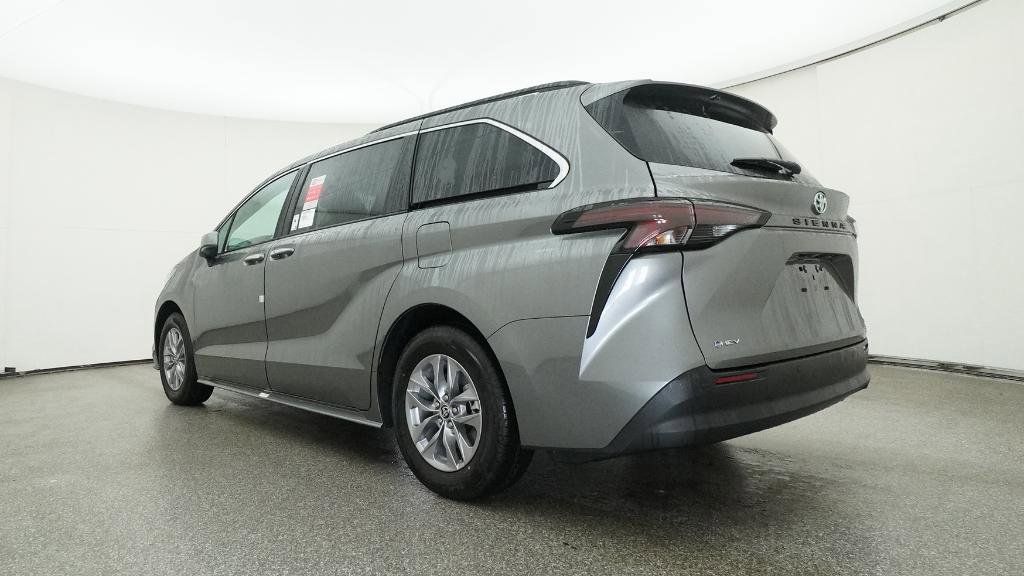 Thumbnail: 2026 Toyota Sienna - 10