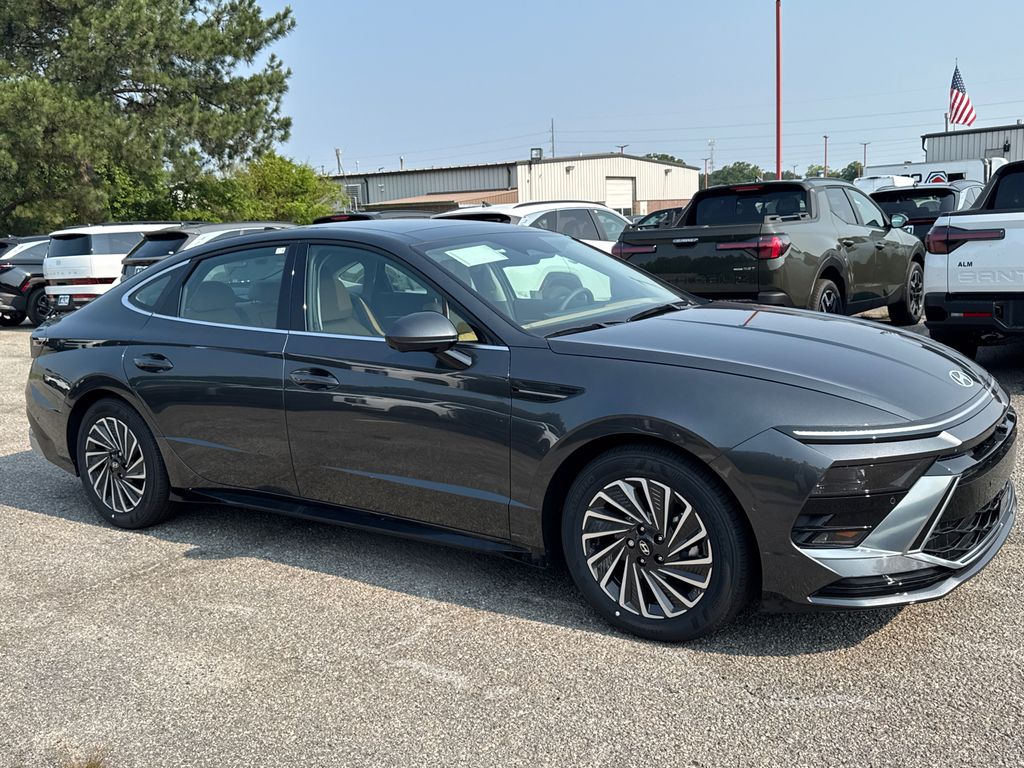 2025 Hyundai Sonata Hybrid Limited photo 3