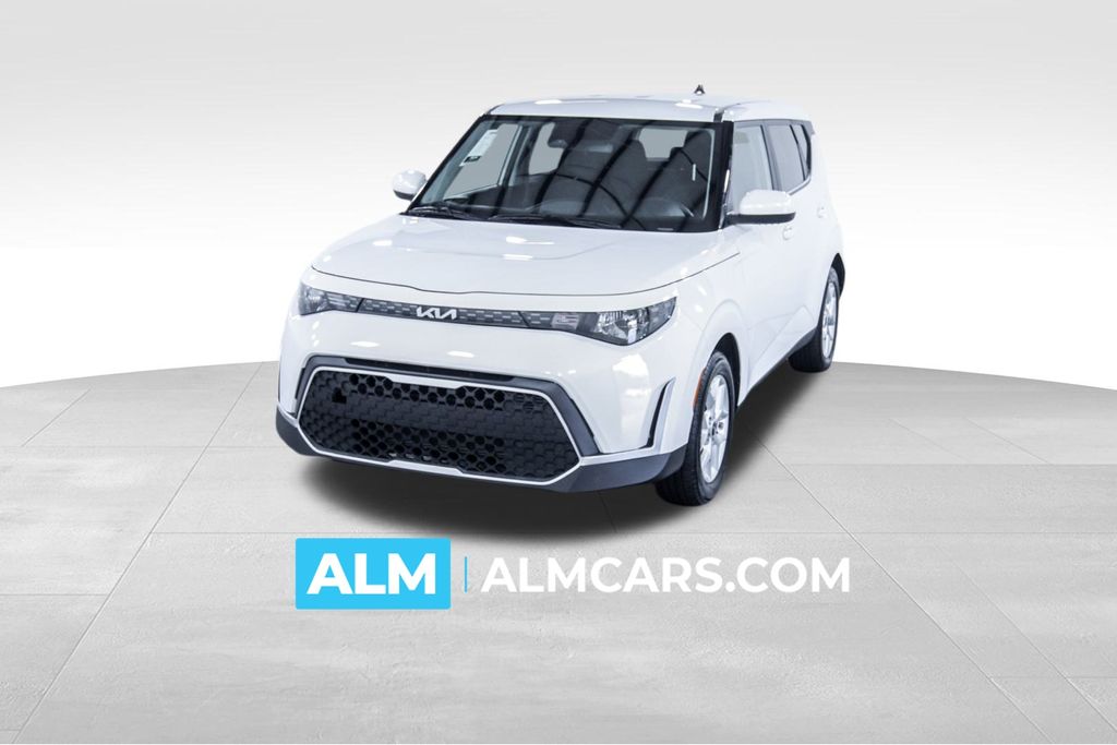 2024 Kia Soul LX's photo