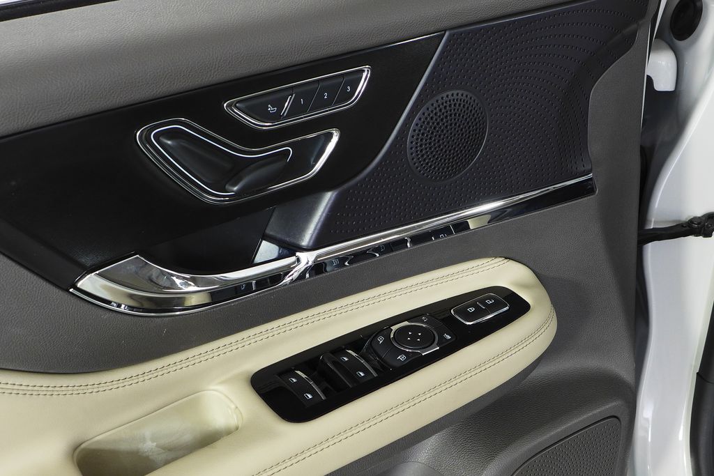 2023 Lincoln Corsair Standard 12