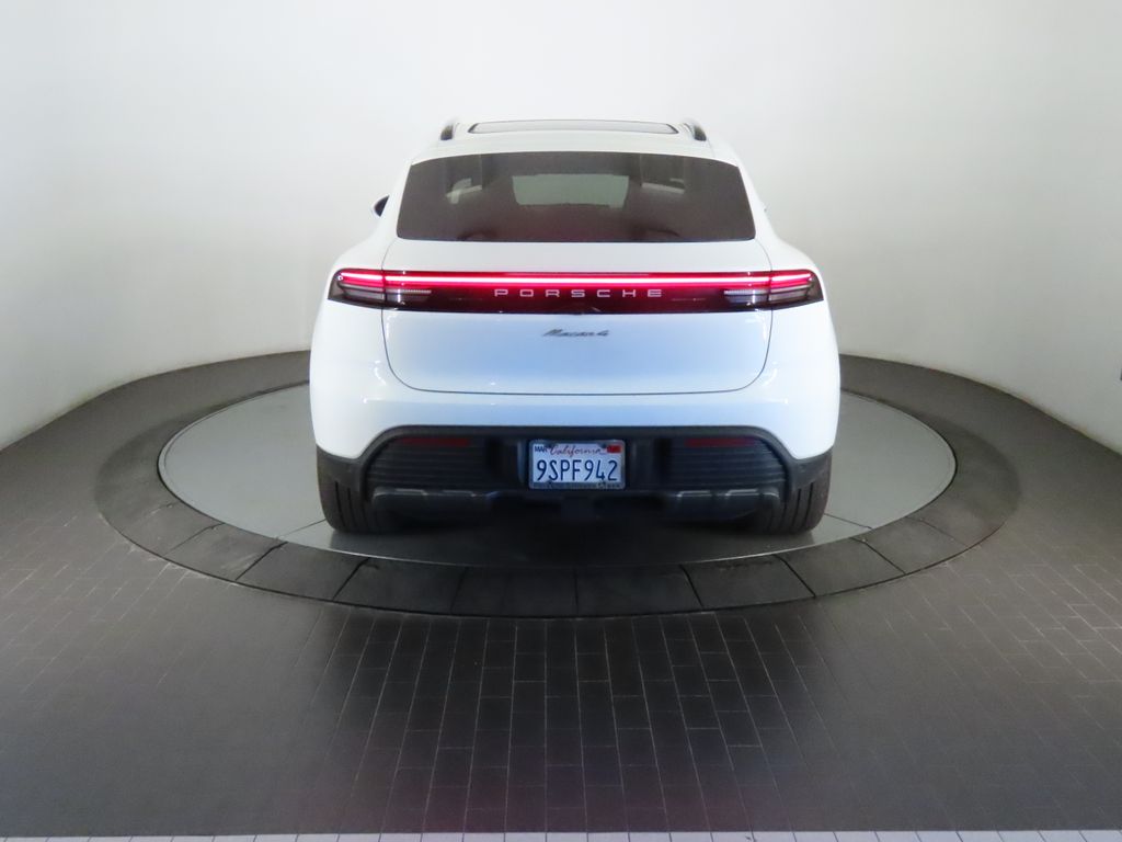 Thumbnail: 2024 Porsche Macan - 6