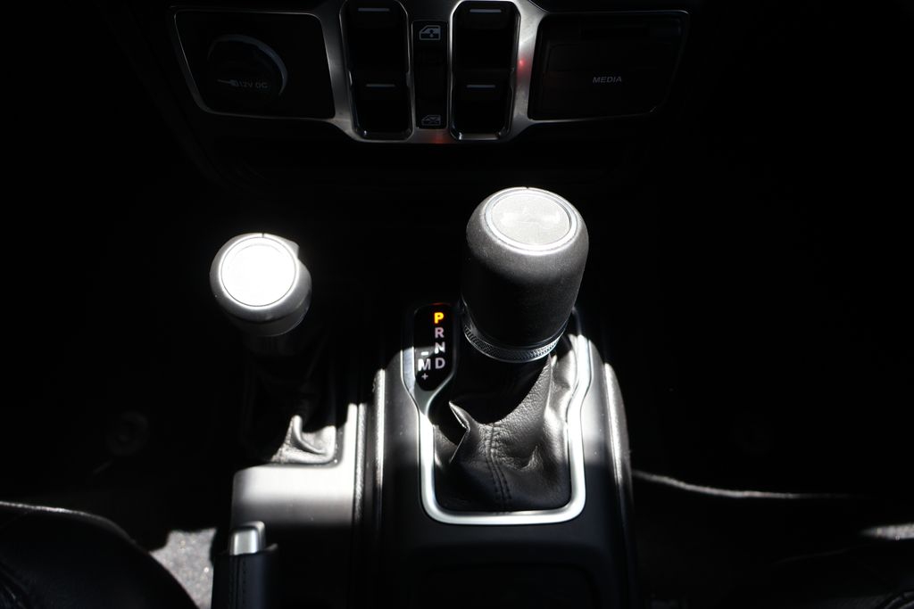 Thumbnail: 2021 Jeep Wrangler - 21