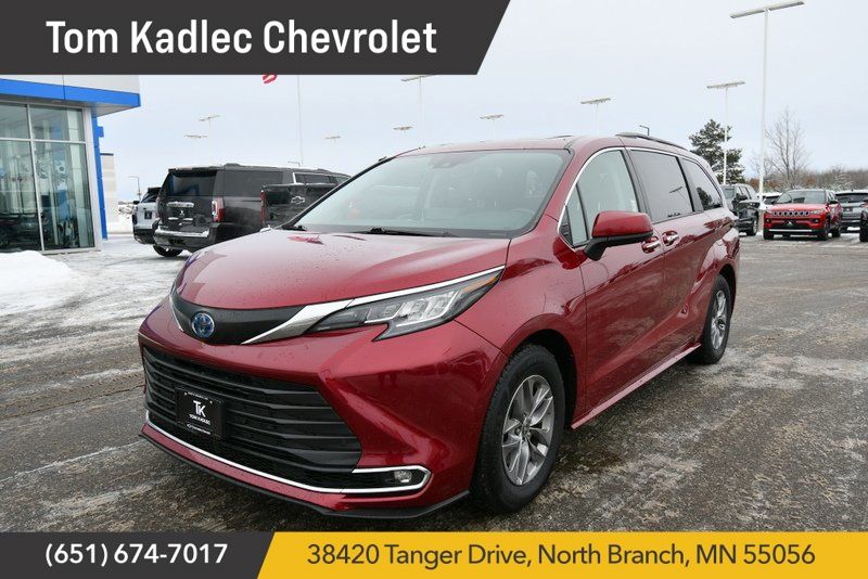 Toyota Sienna XLE 7-Passenger FWD