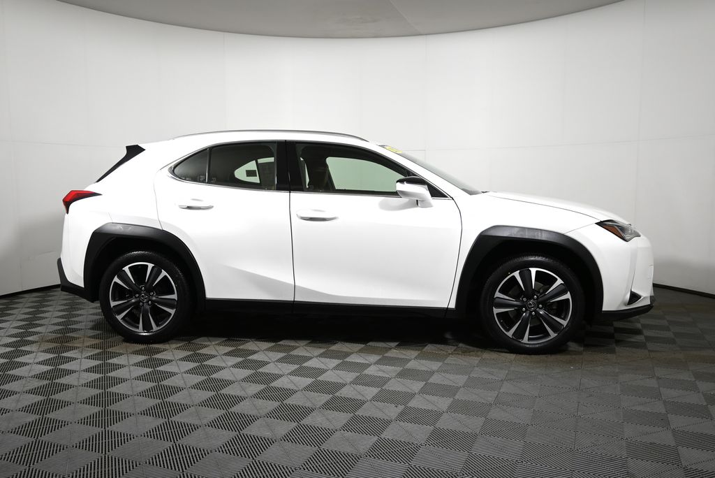 Thumbnail: 2021 Lexus UX - 8