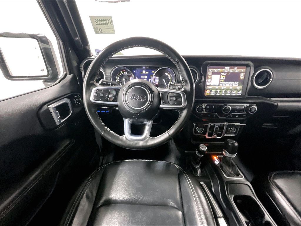 2023 Jeep Wrangler — photo 17