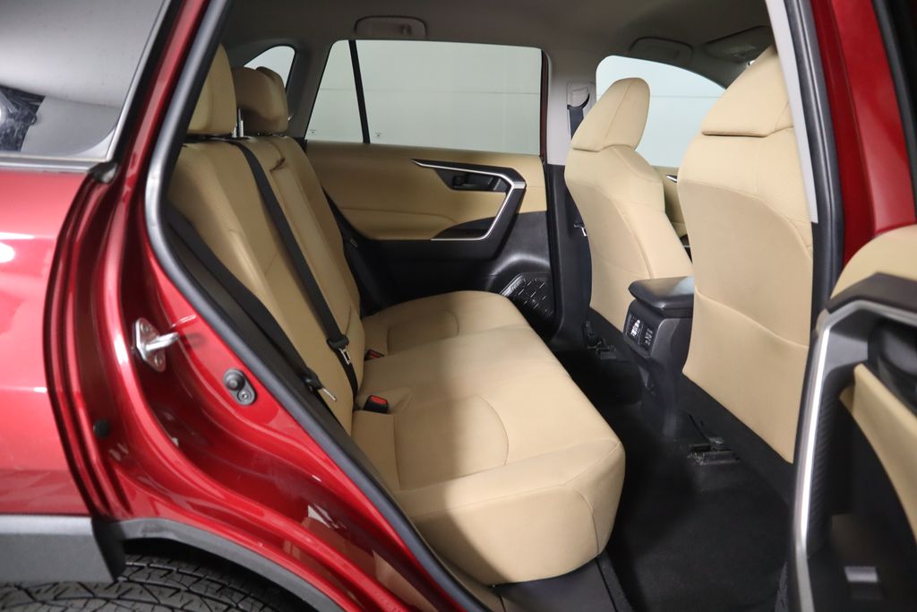 2022 Toyota RAV4 LE 22