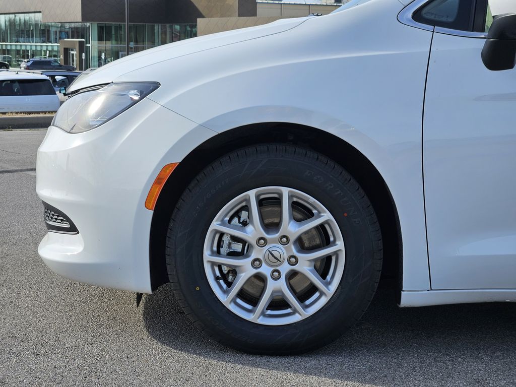 2023 Chrysler Voyager