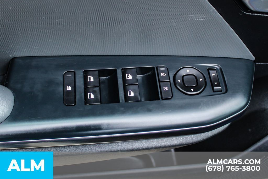 Used 2025 Blue Kia LXS image 37