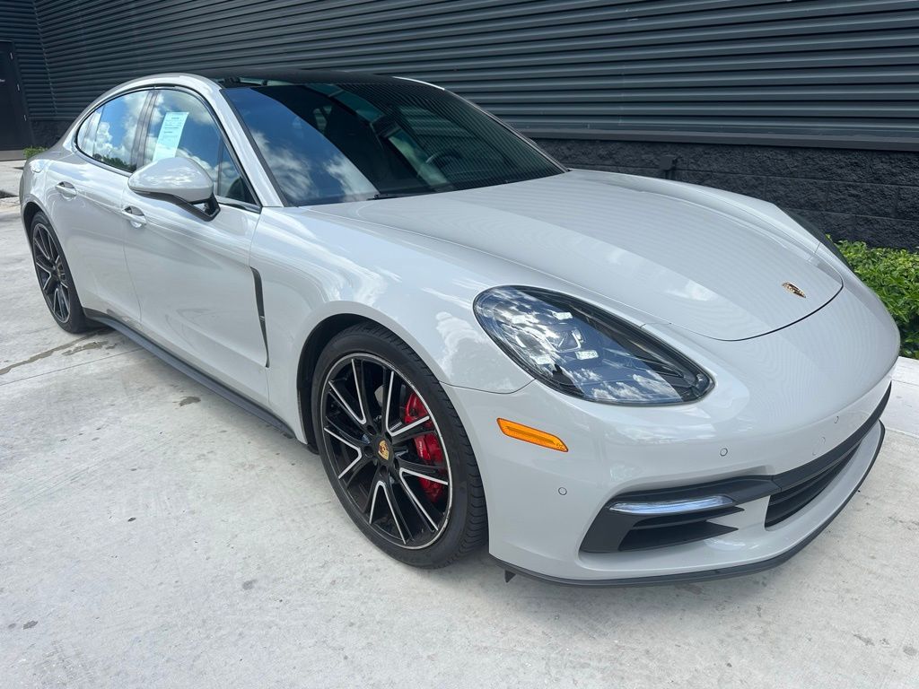 2018 Porsche Panamera  9
