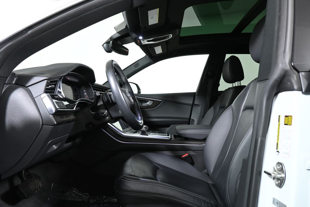 Thumbnail: 2021 Audi Q8 - 3