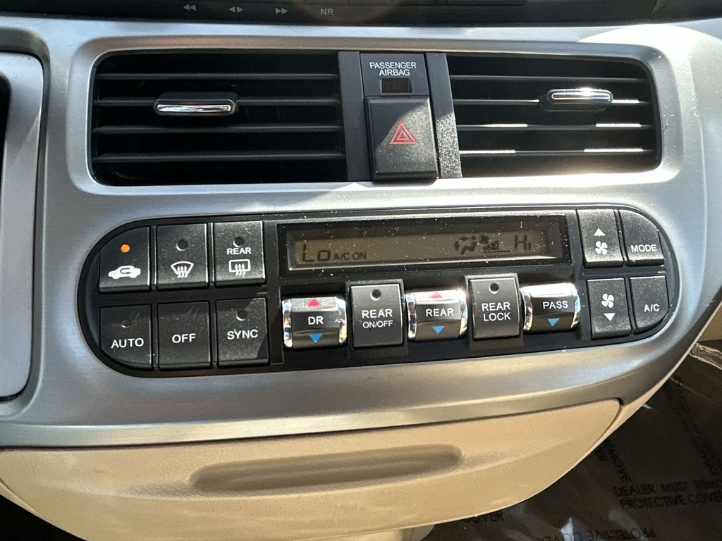 Thumbnail: 2010 Honda Odyssey - 17