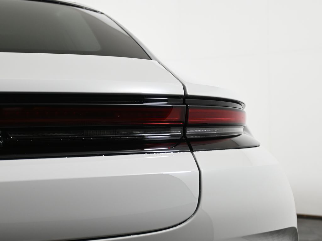 Thumbnail: 2026 Porsche Panamera - 13