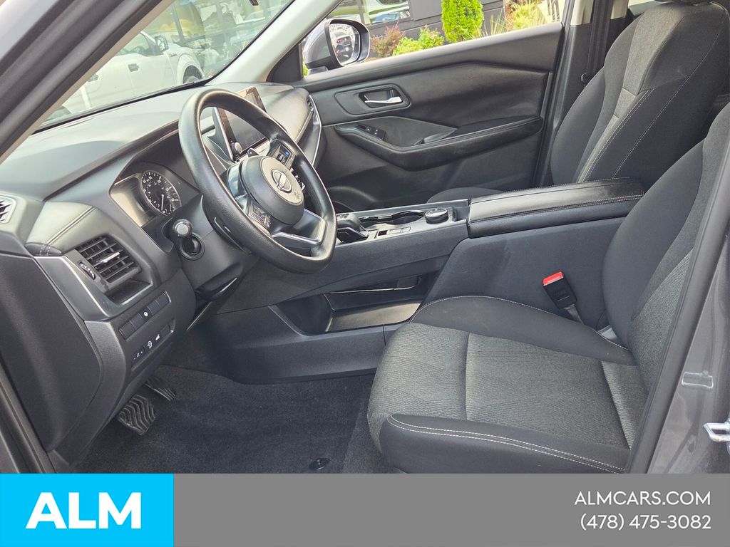 Used 2024 Gray Nissan SV image 5