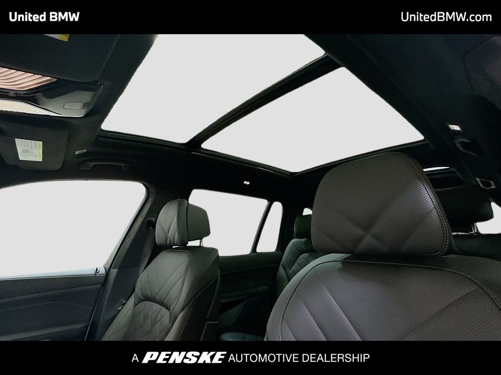 Thumbnail: 2026 BMW X7 - 12