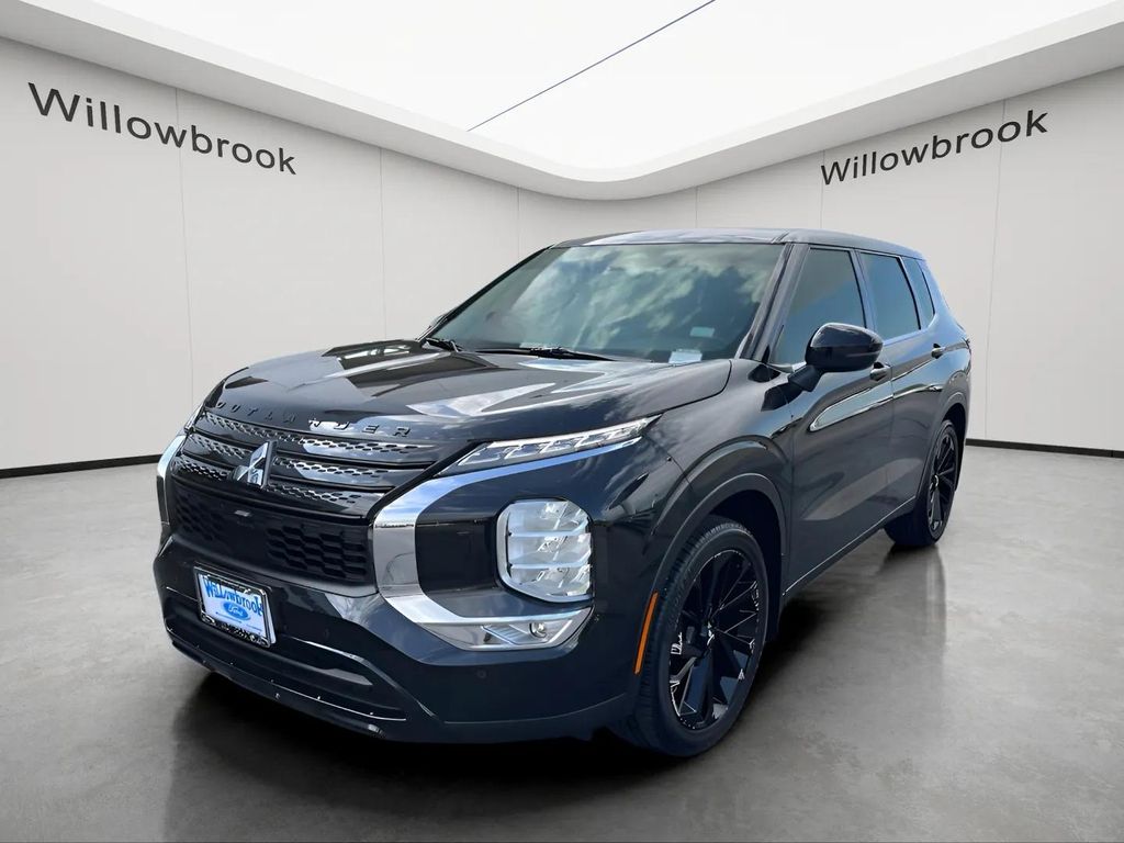 White 2022 Mitsubishi Outlander SUV / Crossover All-Wheel Drive Continuously Variable Transmission