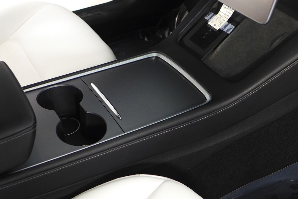 Thumbnail: 2022 Tesla Model 3 - 15