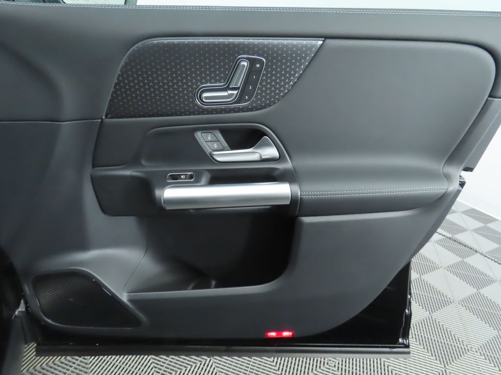 Thumbnail: 2025 Mercedes-Benz GLA - 27