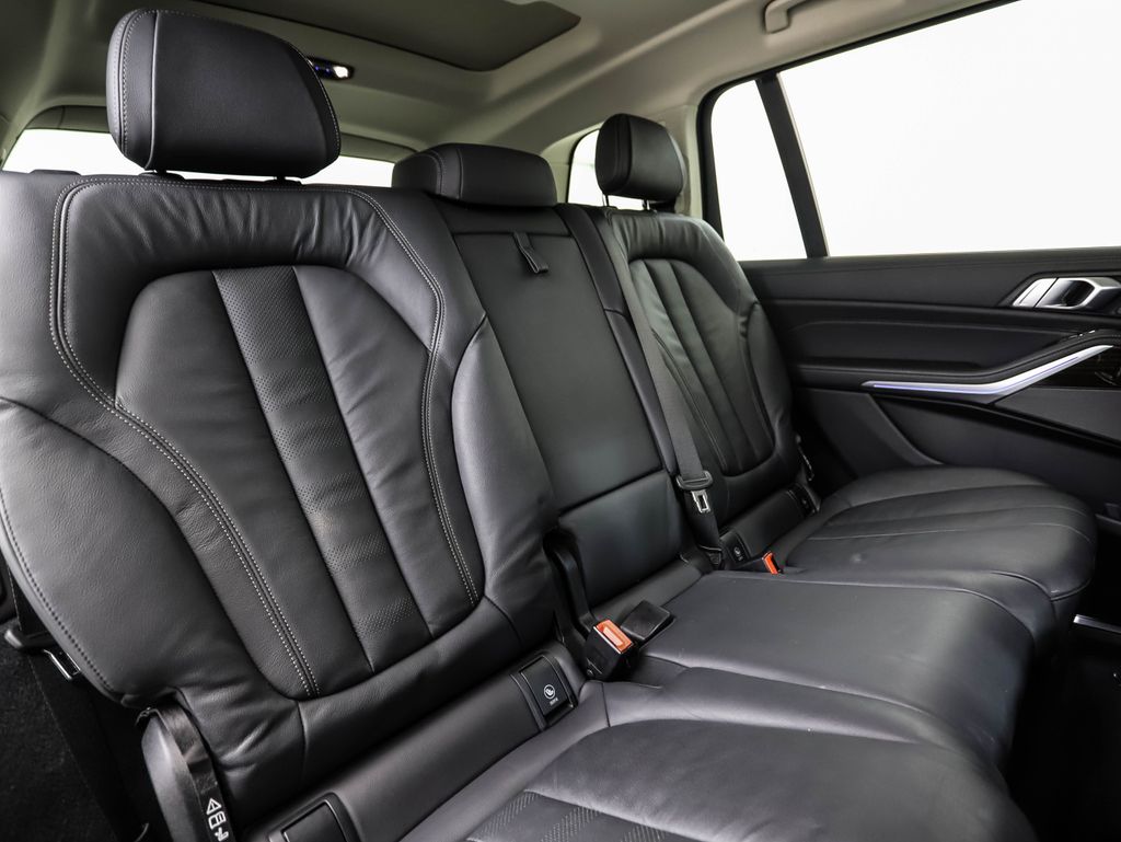 Thumbnail: 2020 BMW X7 - 32