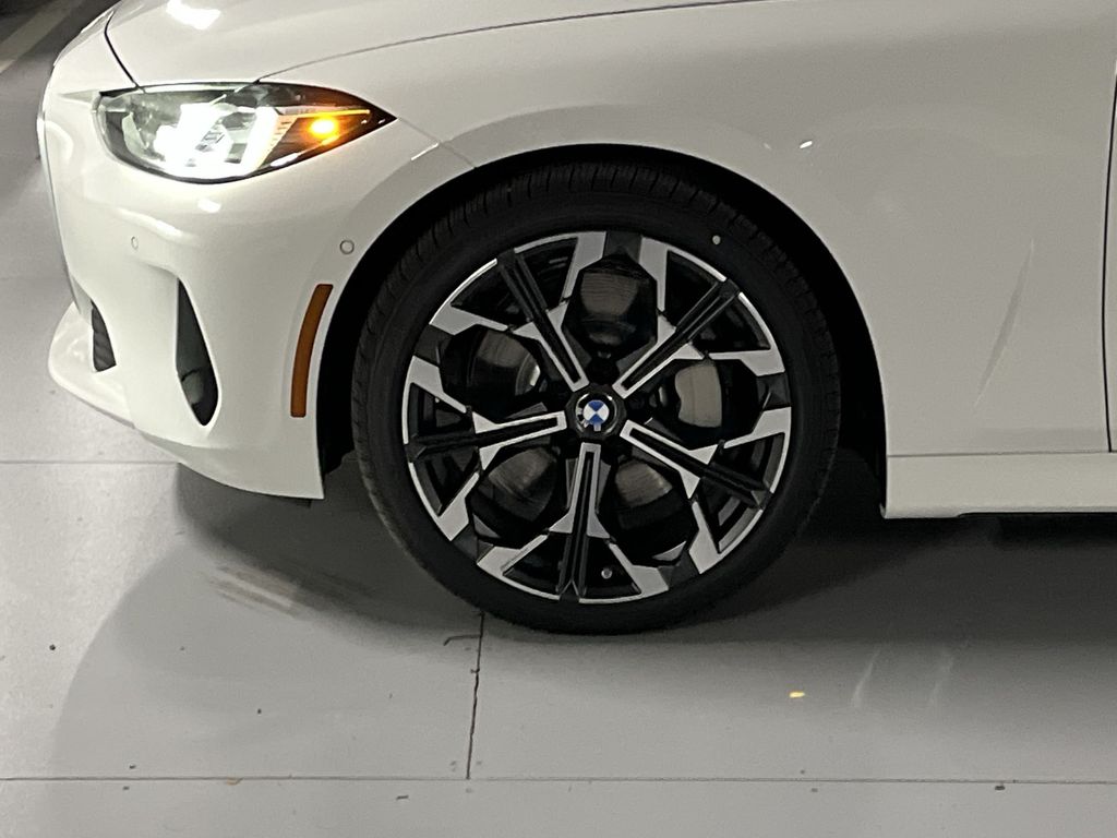 Thumbnail: 2025 BMW 4 Series - 10