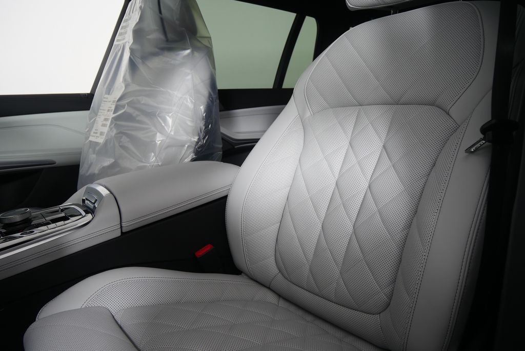 2026 BMW X7 xDrive40i 10