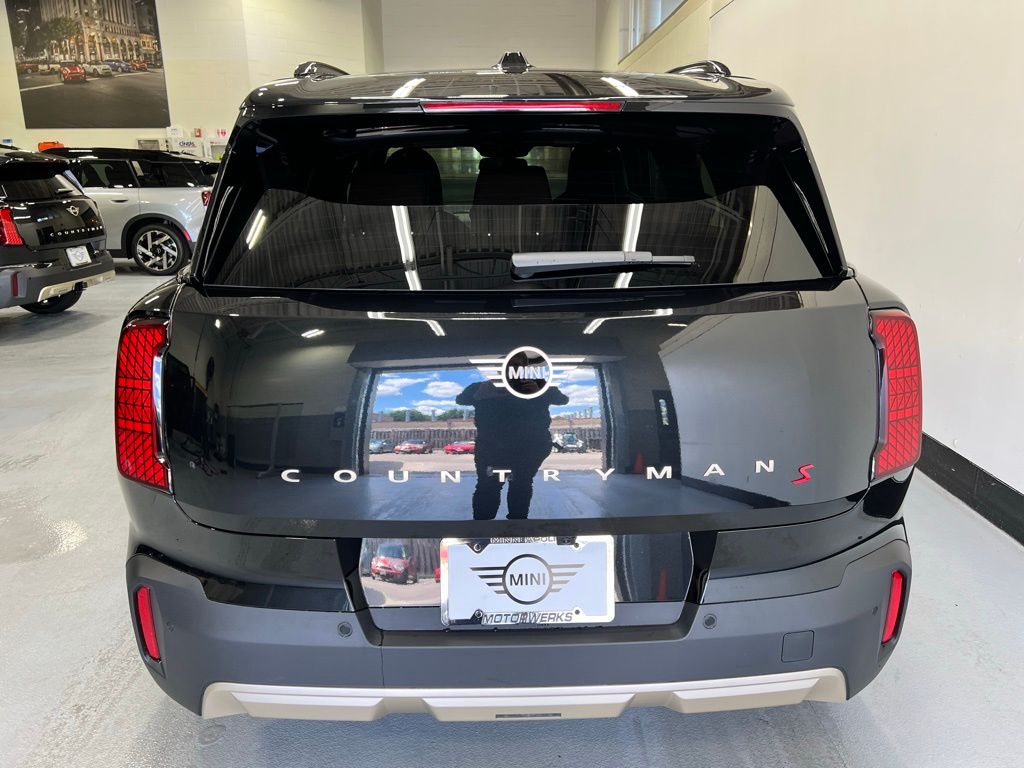 2025 MINI Cooper Countryman Base 6