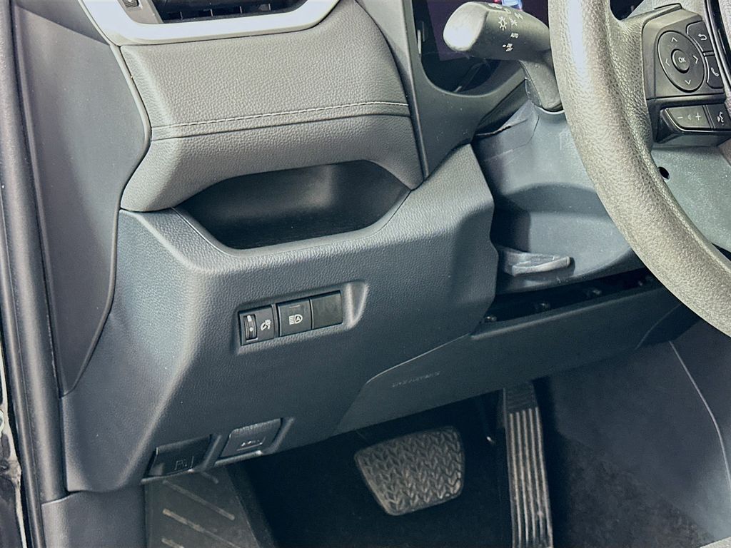 2023 Toyota RAV4 XLE 10