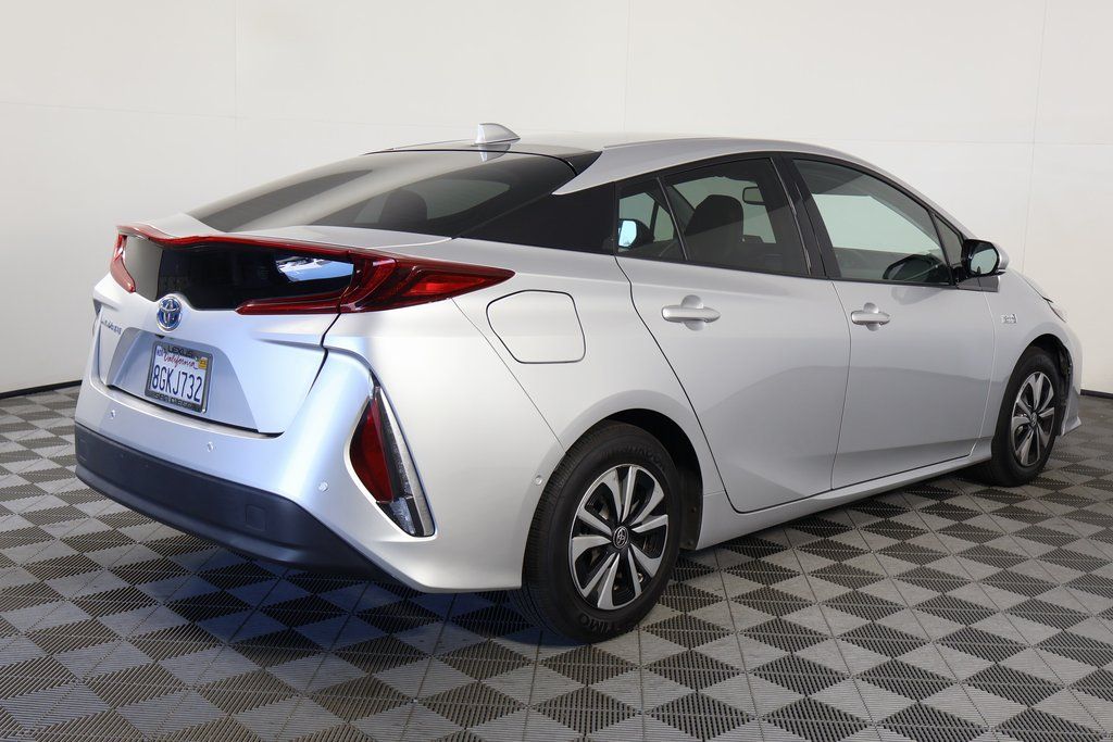 Thumbnail: 2018 Toyota Prius Prime - 3