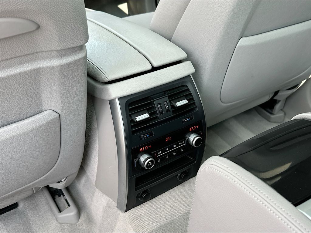 Used 2012 Gray BMW 550i xDrive Gran Turismo image 26