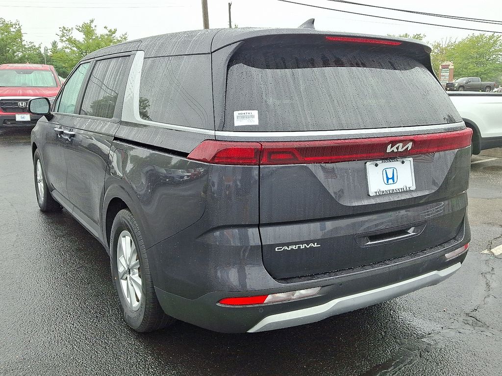 Thumbnail: 2023 Kia Carnival - 4