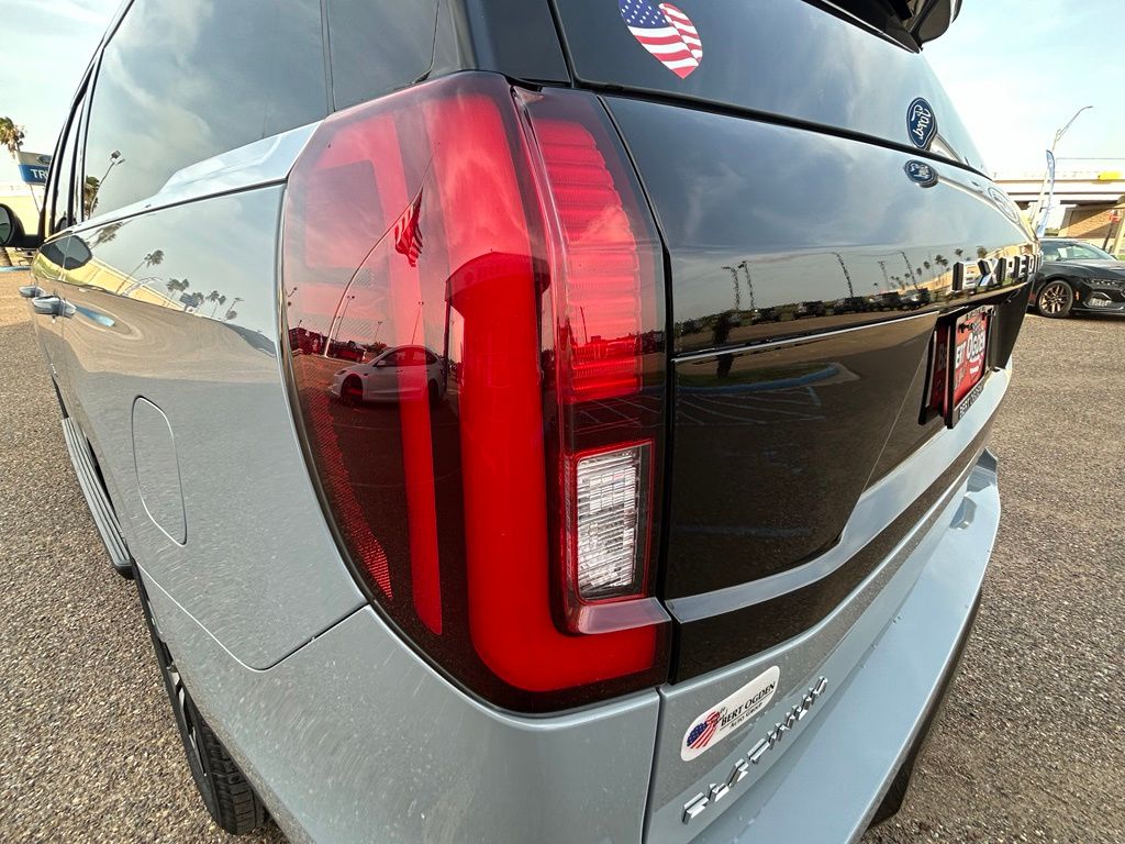 New 2027 Gray Ford Platinum image 8