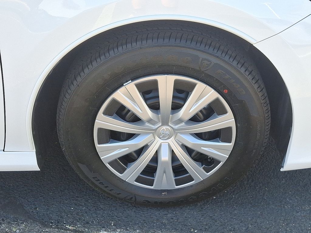 2022 Toyota Camry LE 8