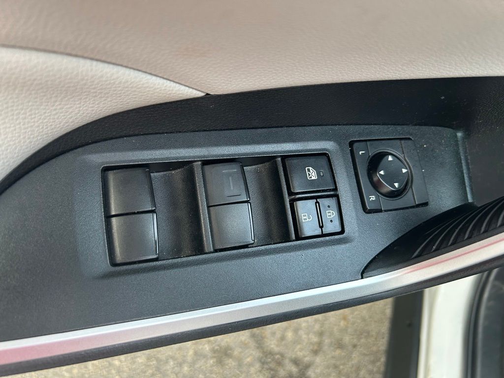 Thumbnail: 2021 Toyota RAV4 - 15