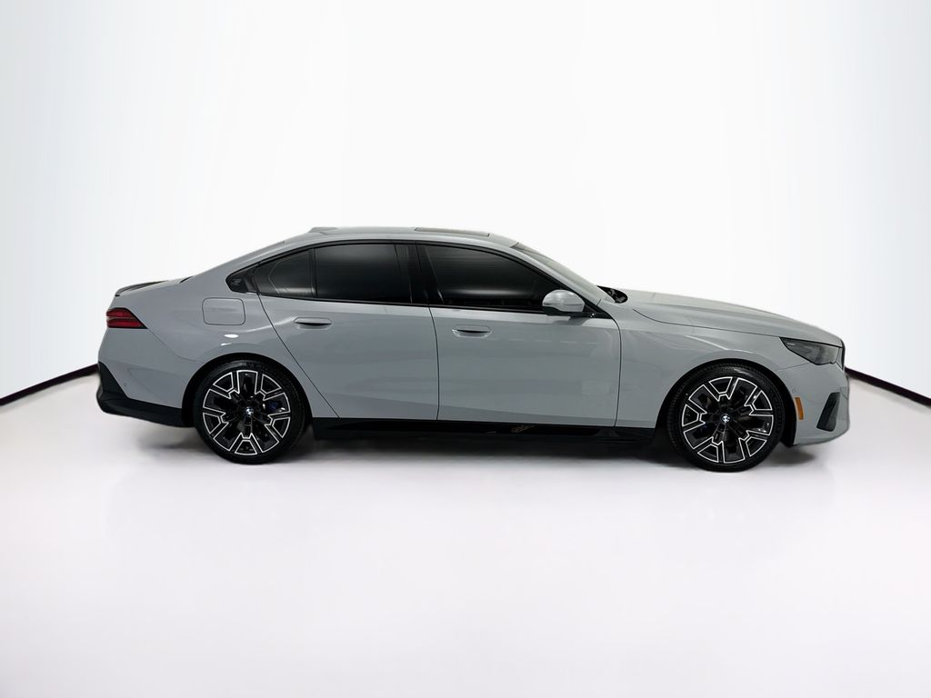 Thumbnail: 2026 BMW i5 - 4