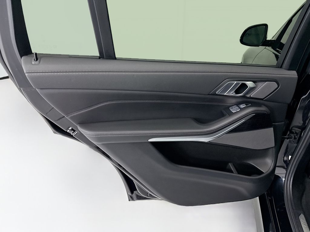 Thumbnail: 2021 BMW X7 - 25