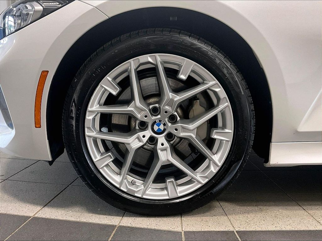 2026 BMW 3 Series — photo 7