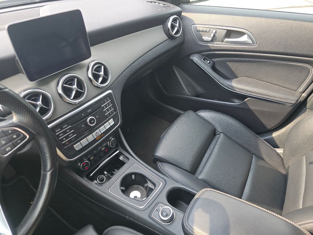Used 2020  Mercedes-Benz GLA 250 image 26