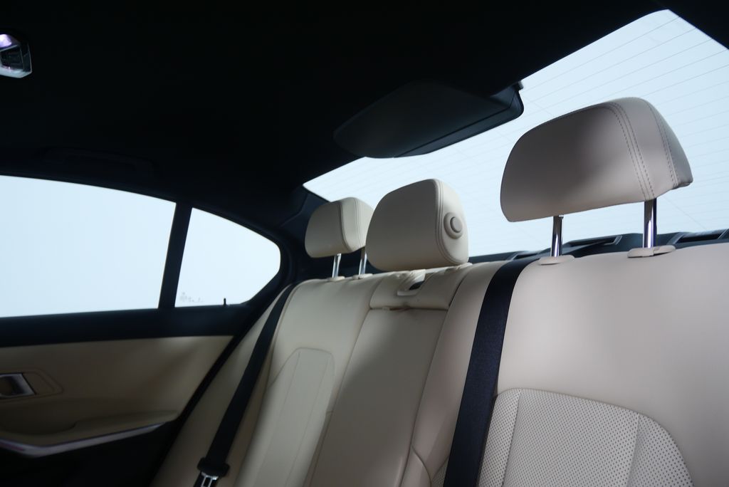 Thumbnail: 2024 BMW 3 Series - 16