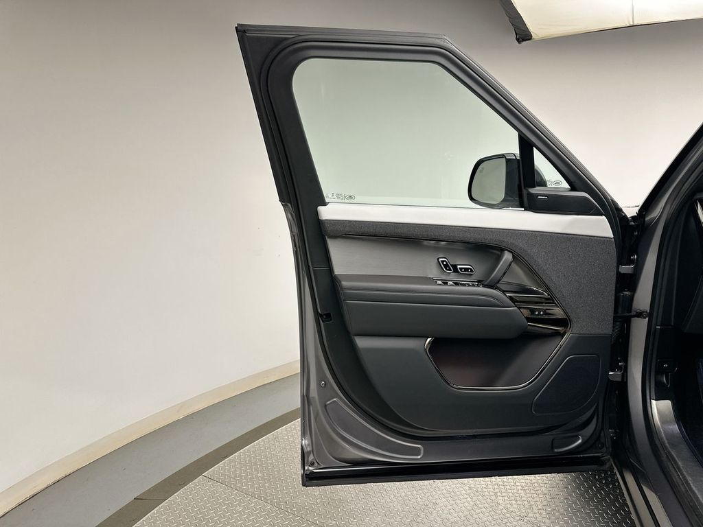 Thumbnail: 2024 Land Rover Range Rover Sport - 21