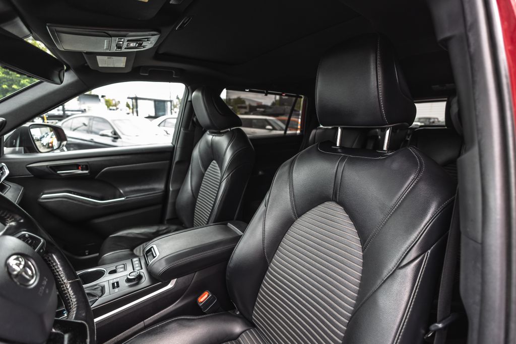 2021 Toyota Highlander XSE thumbnail 19