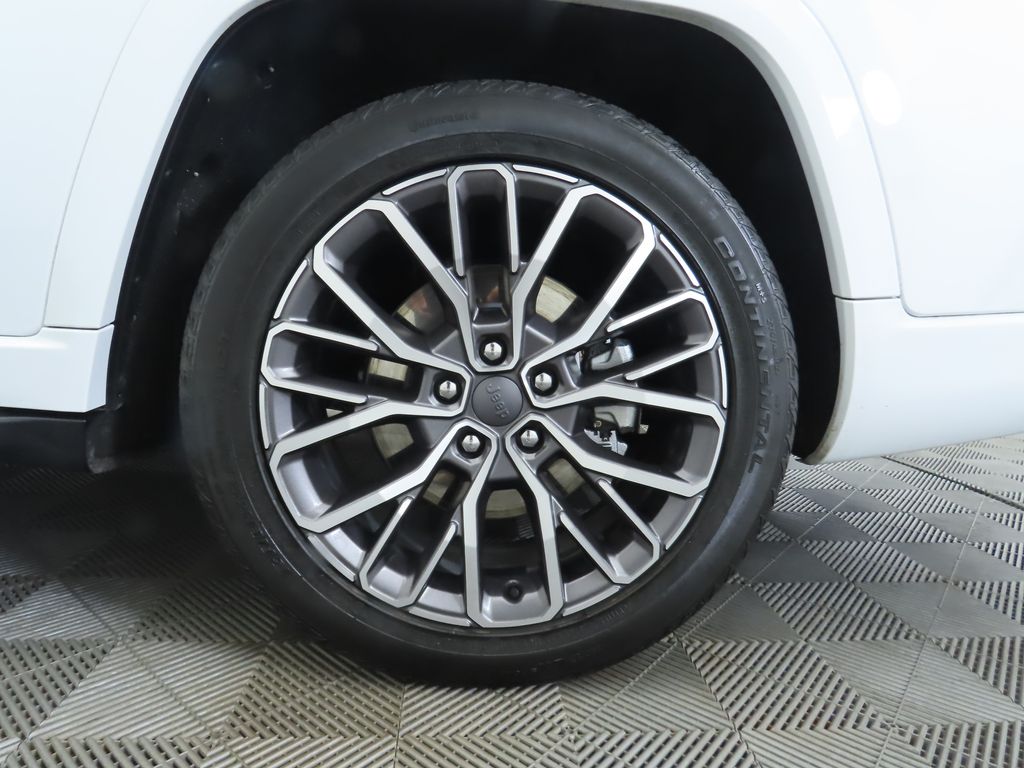 Thumbnail: 2023 Jeep Grand Cherokee L - 32